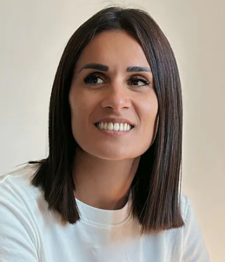 Claudia, directrice de La Maison des Pierres Dorées