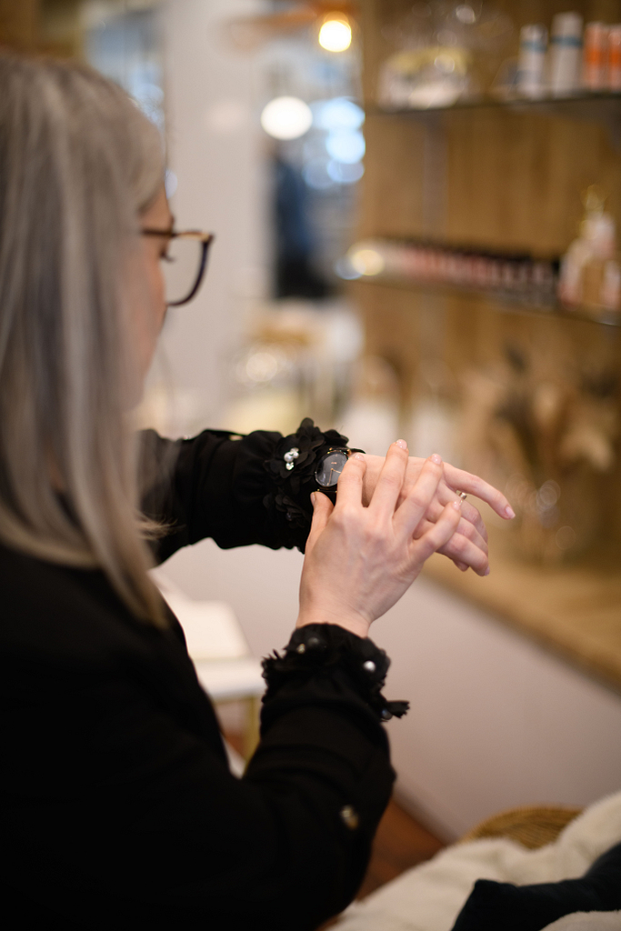 Gérante consultant sa montre